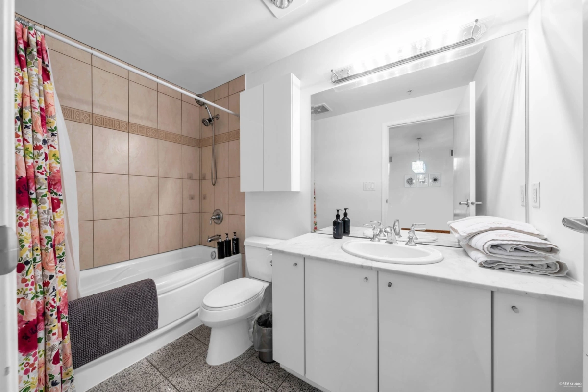 Office / Den Photo of 409 100 E Esplanade Street, North Vancouver, BC