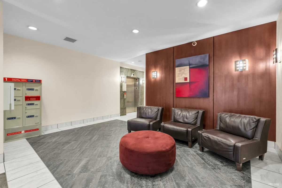 Outdoor Patio Photo of 409 100 E Esplanade Street, North Vancouver, BC