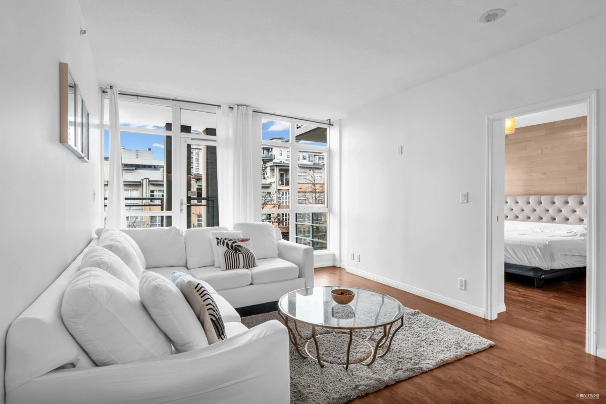 Primary Bathroom Photo of 409 100 E Esplanade Street, North Vancouver, BC