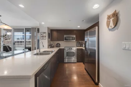 405 4400 Buchanan Street, Burnaby, BC, Burnaby — Apartment/Condo for sale