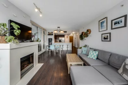 405 4400 Buchanan Street, Burnaby, BC, Burnaby — Apartment/Condo for sale