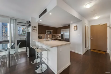 405 4400 Buchanan Street, Burnaby, BC, Burnaby — Apartment/Condo for sale