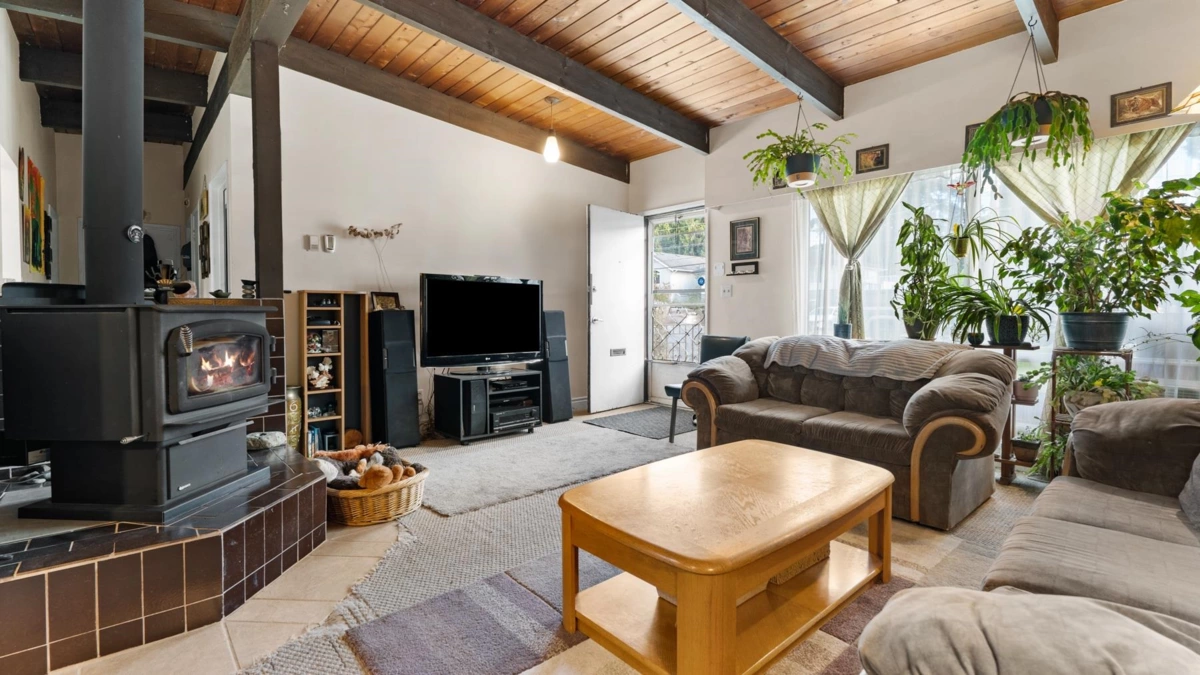 Breakfast Nook Photo of 2187 Central Avenue, Port Coquitlam, BC