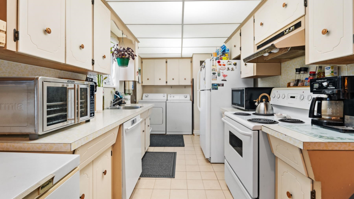 Primary Bathroom Photo of 2187 Central Avenue, Port Coquitlam, BC