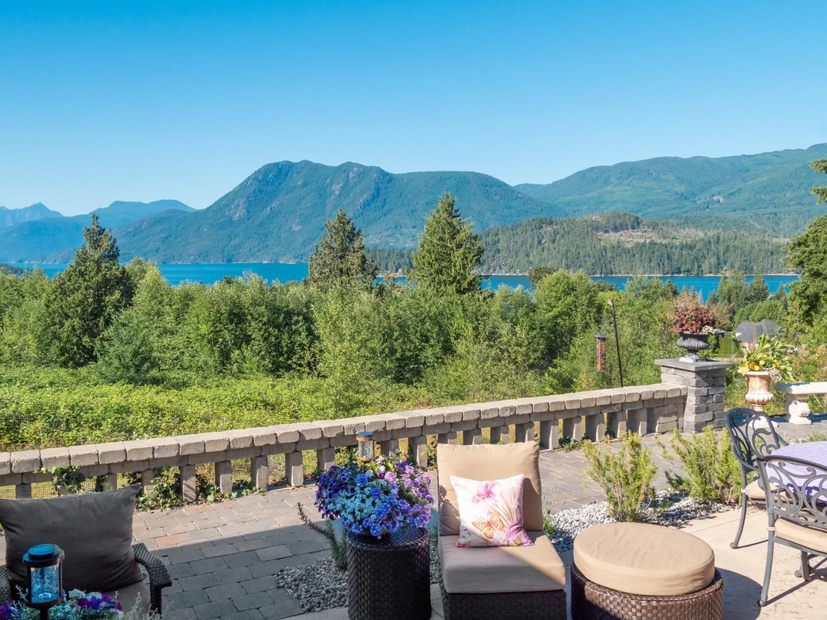 Living Room Photo of 6391&93 Sandpiper Road, Sechelt, BC