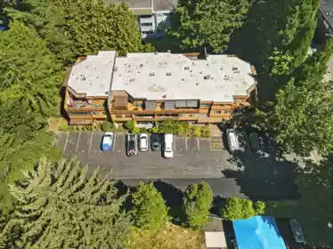 Front Yard Photo of 102 7155 134 Street, Surrey, BC