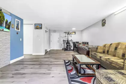 Kitchen Photo of 102 7155 134 Street, Surrey, BC