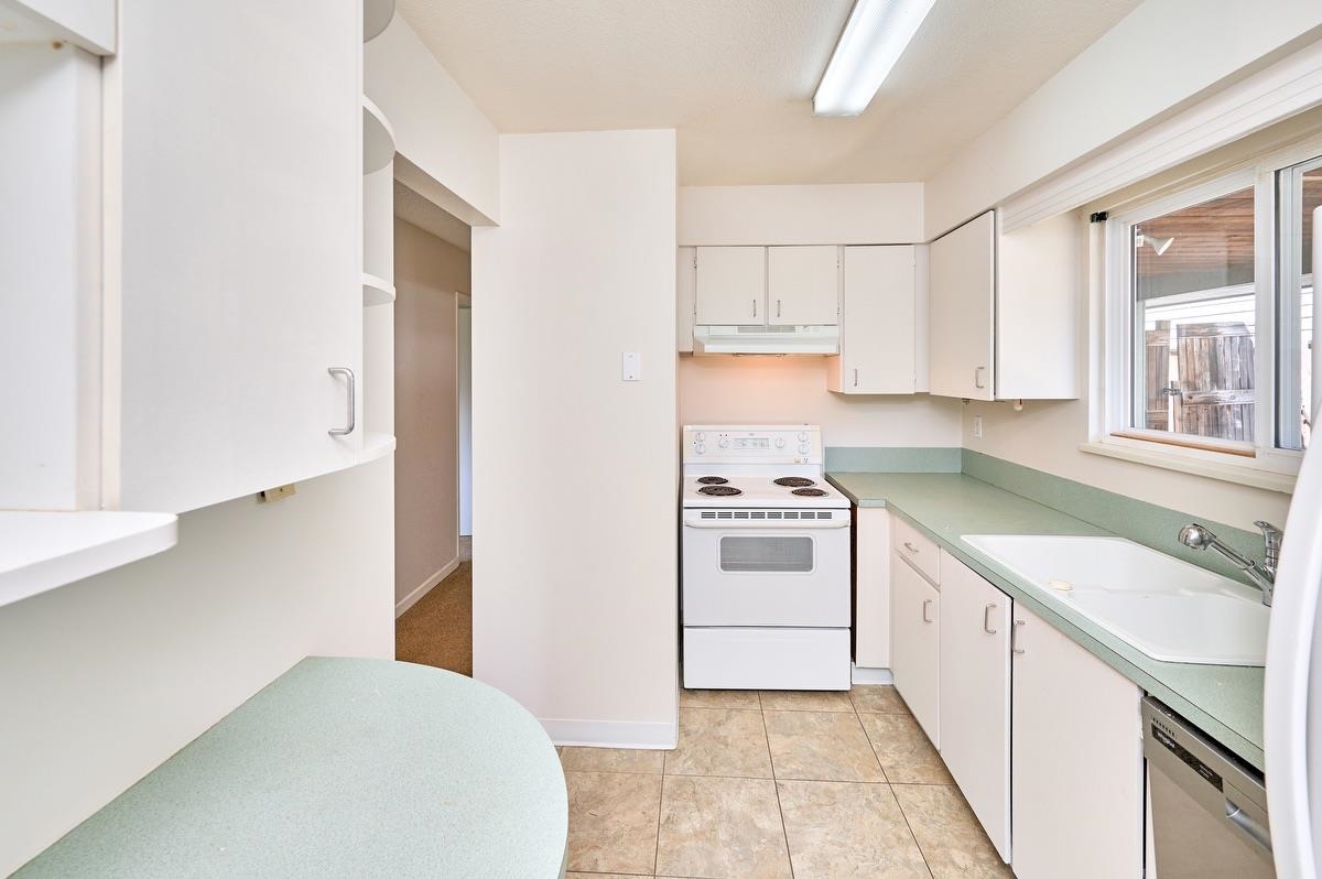 Kitchen Island Photo of 11371 Frigate Court, Richmond, BC