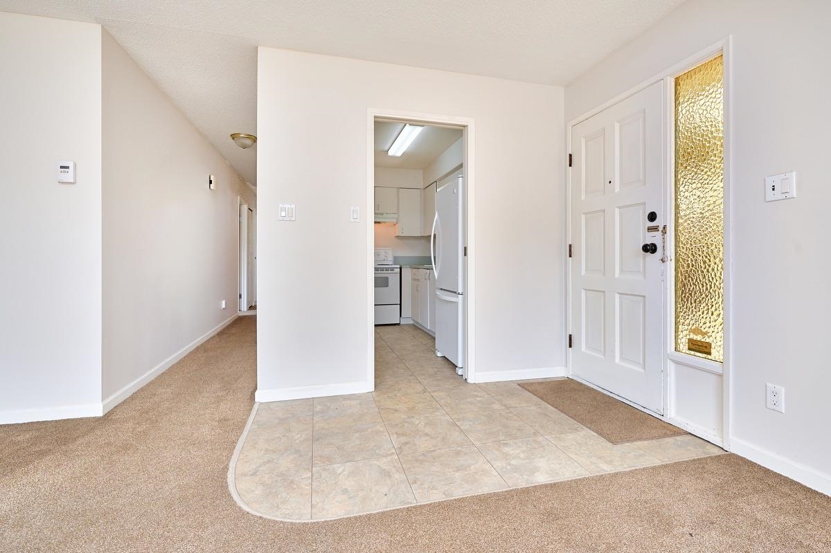Kitchen Photo of 11371 Frigate Court, Richmond, BC