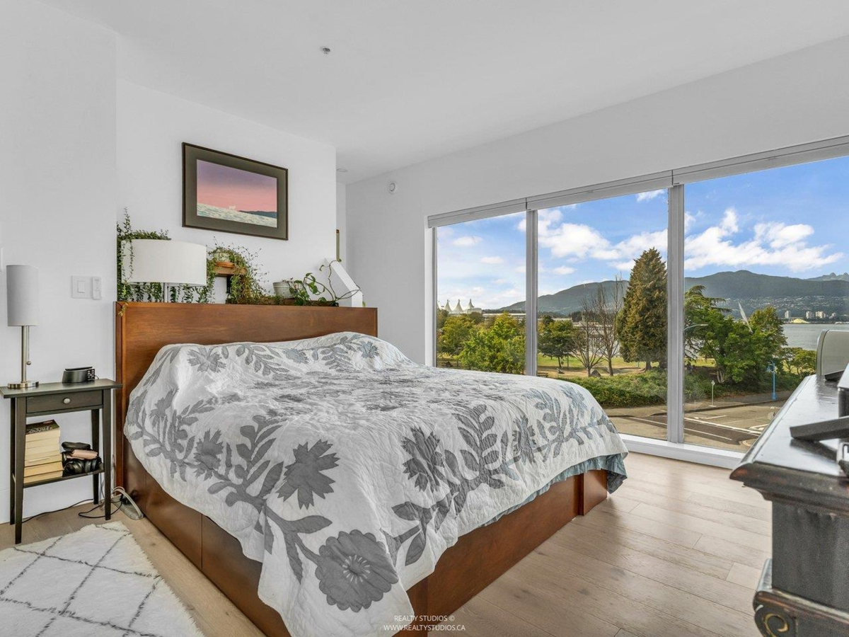 Backyard Photo of 141 Alexander Street, Vancouver, BC