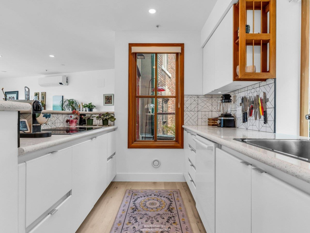 Kitchen Photo of 141 Alexander Street, Vancouver, BC