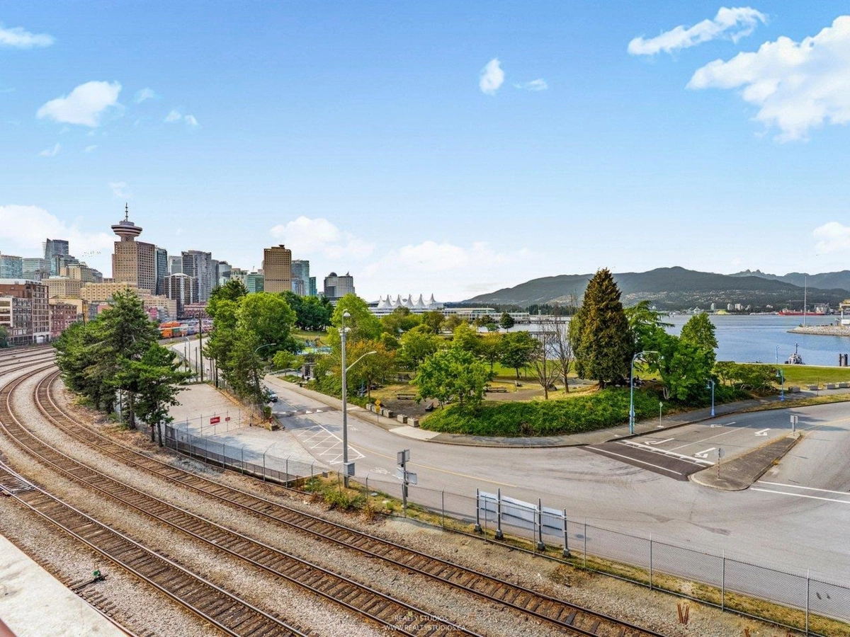 Living Room Photo of 141 Alexander Street, Vancouver, BC