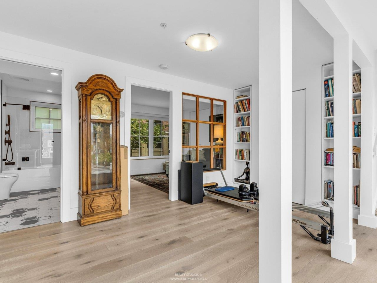 Mudroom Photo of 141 Alexander Street, Vancouver, BC