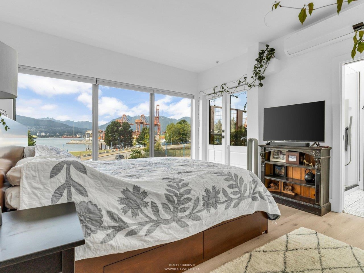 Outdoor Deck Photo of 141 Alexander Street, Vancouver, BC