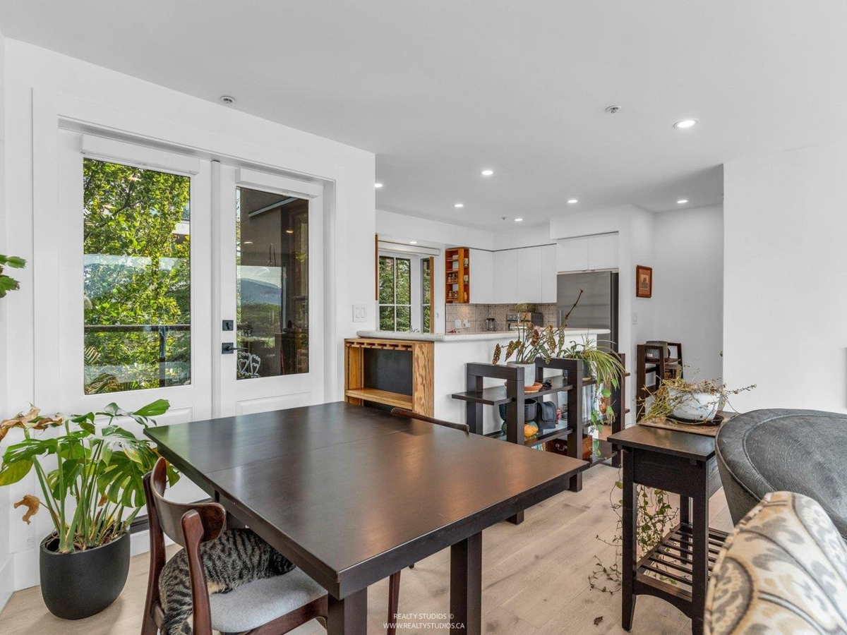 Primary Bedroom Photo of 141 Alexander Street, Vancouver, BC