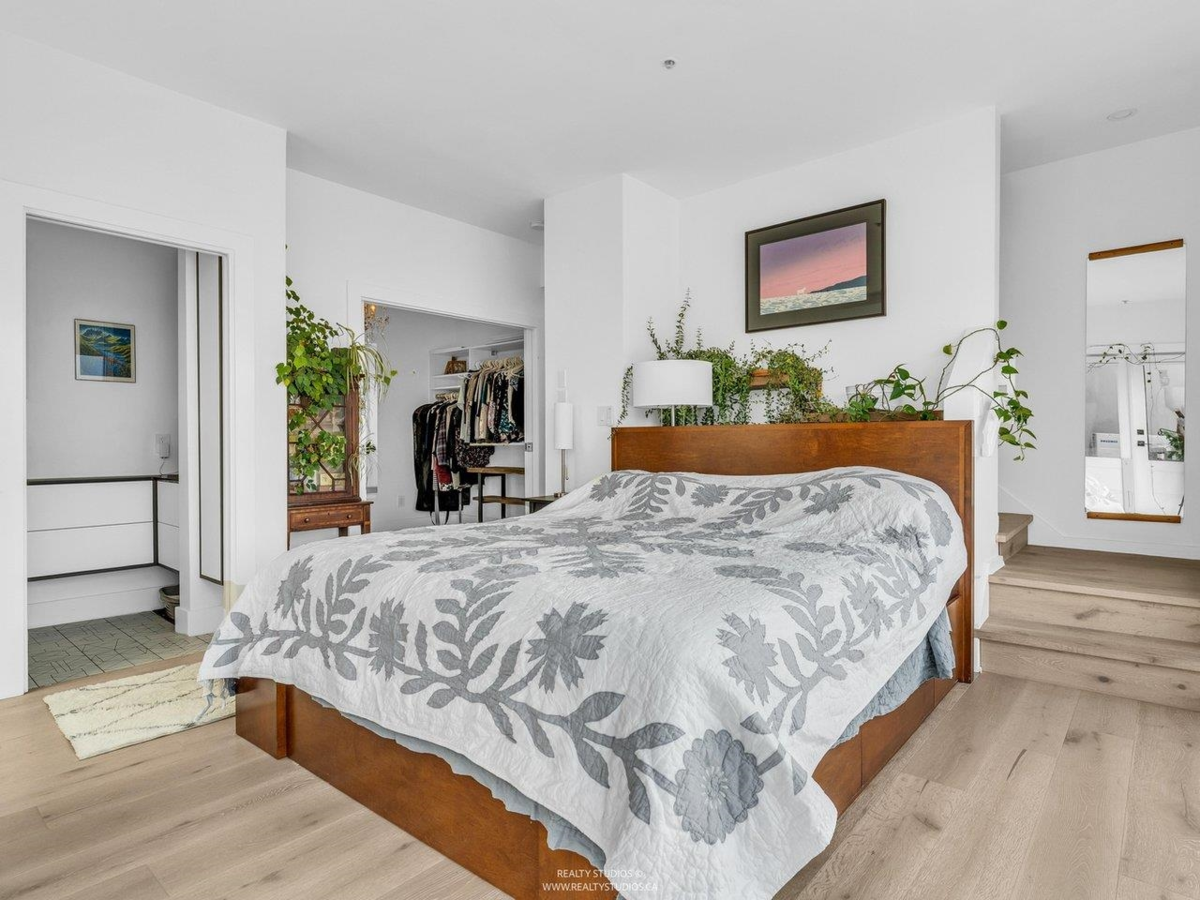 Swimming Pool Photo of 141 Alexander Street, Vancouver, BC