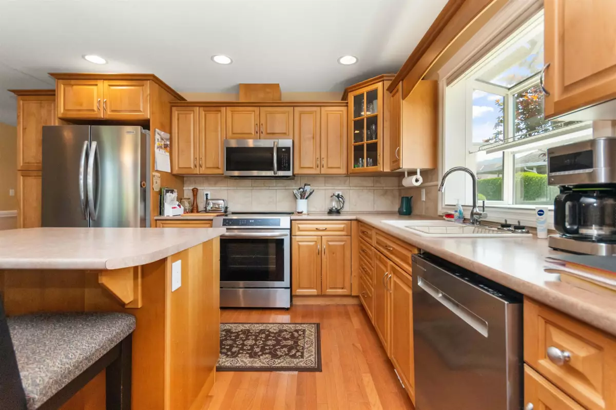 Dining Area Photo of 33 45824 Stevenson Road, Chilliwack, BC