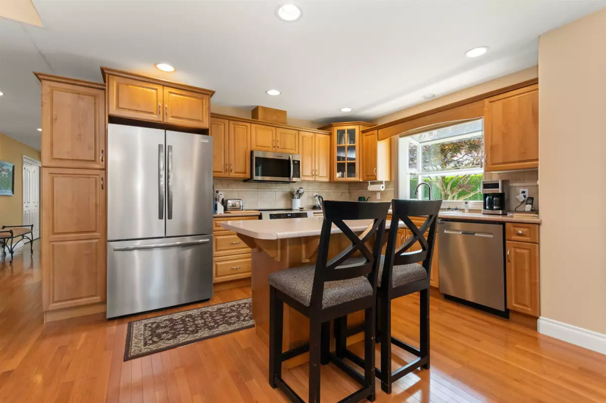 Living Room Photo of 33 45824 Stevenson Road, Chilliwack, BC
