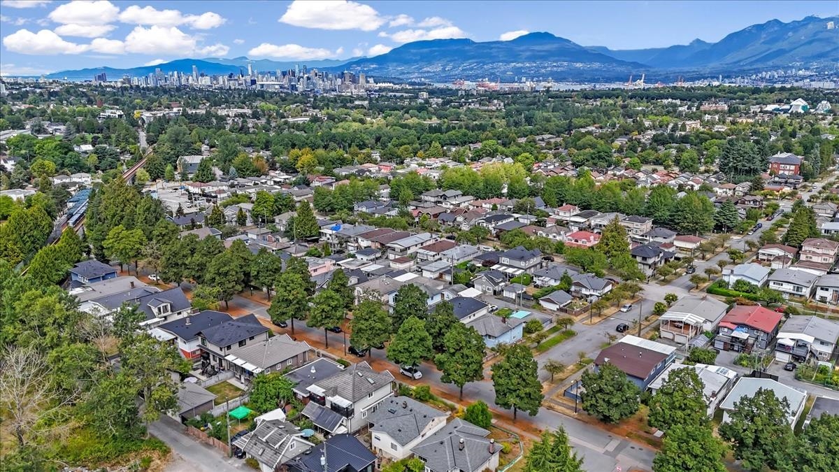 Dining Area Photo of 2593 E 25th Avenue, Vancouver, BC