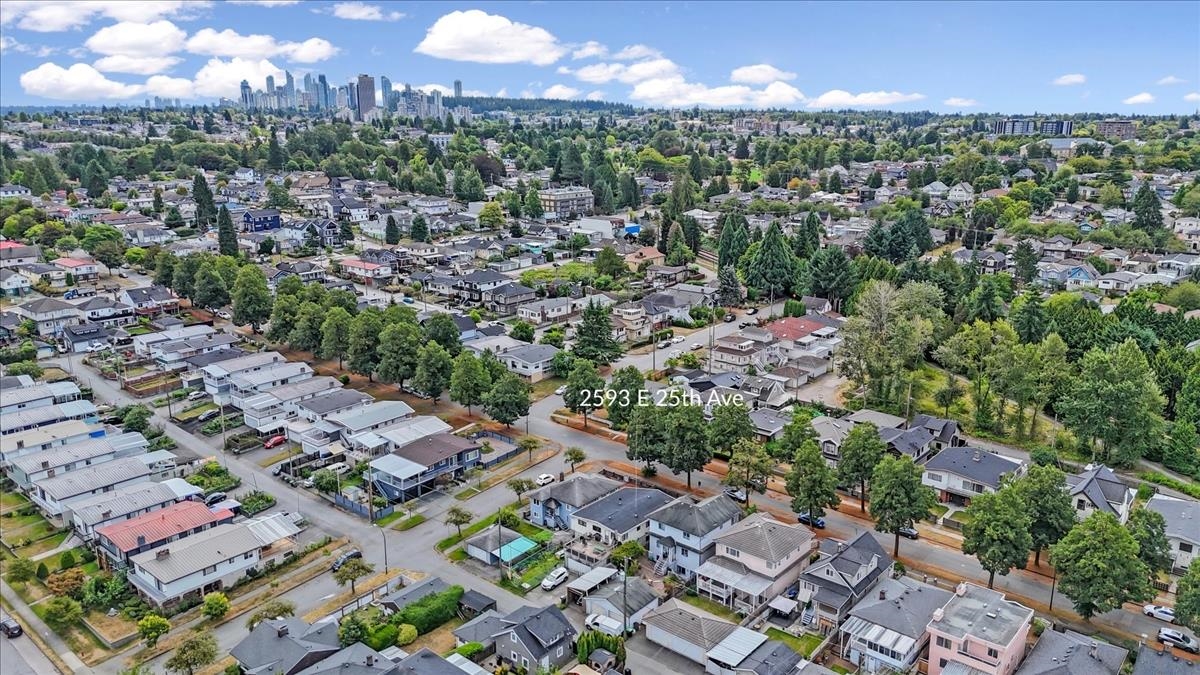 Living Room Photo of 2593 E 25th Avenue, Vancouver, BC