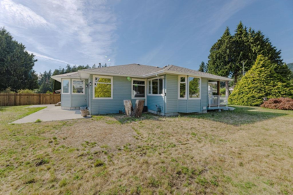 1551 Islandview Drive, Gibsons, BC, Gibsons — Single Family Residence for sale