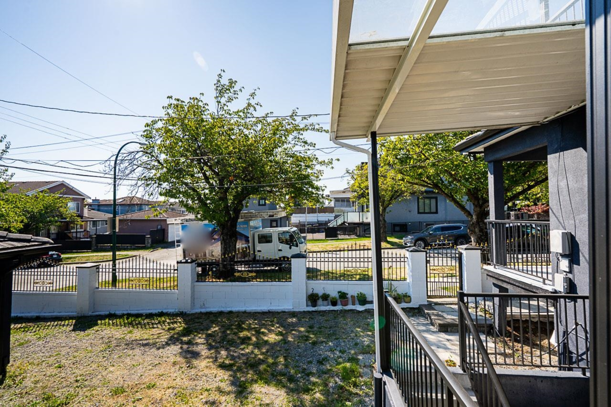 Backyard Photo of 1306 E 60 Avenue, Vancouver, BC