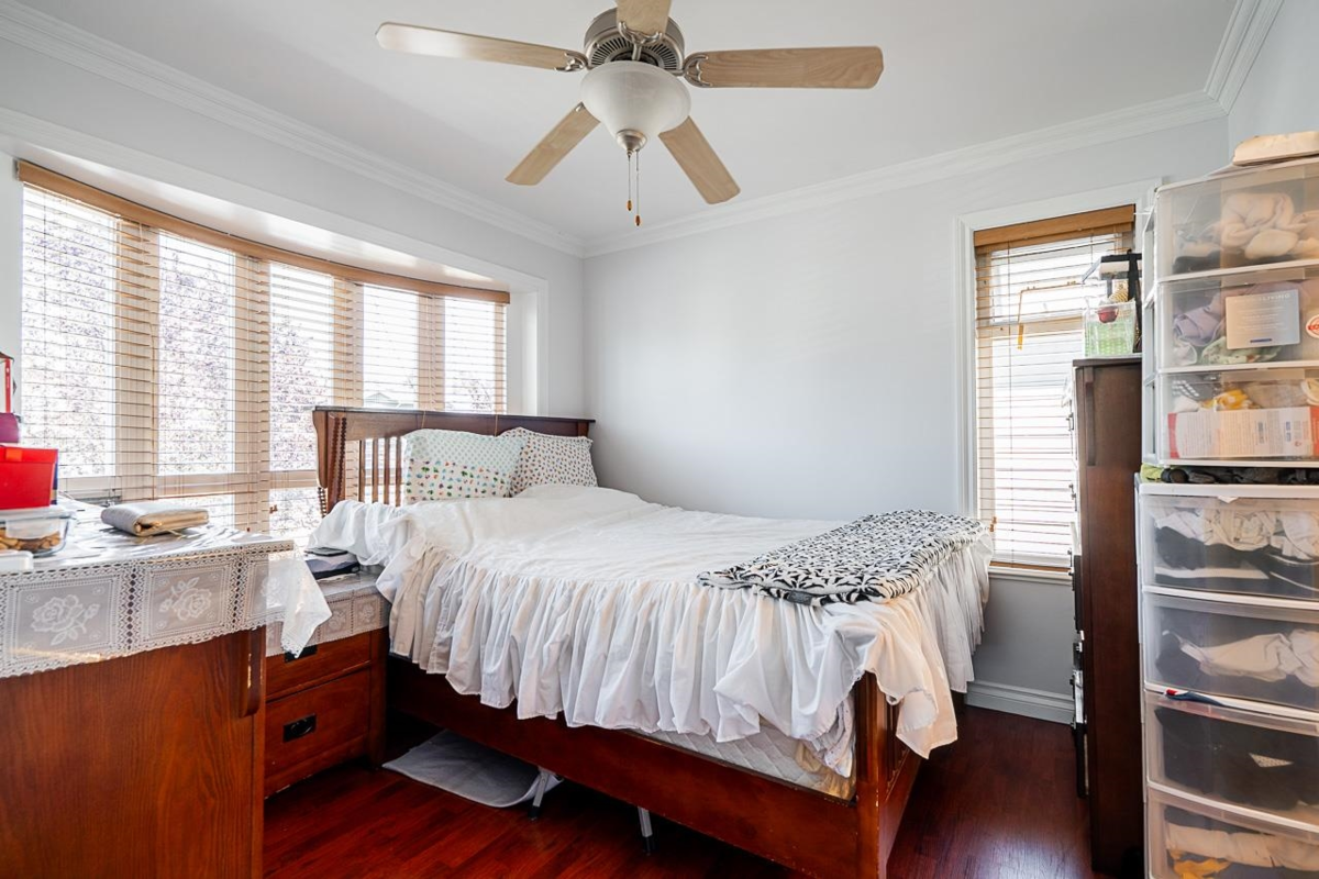 Entry Foyer Photo of 1306 E 60 Avenue, Vancouver, BC