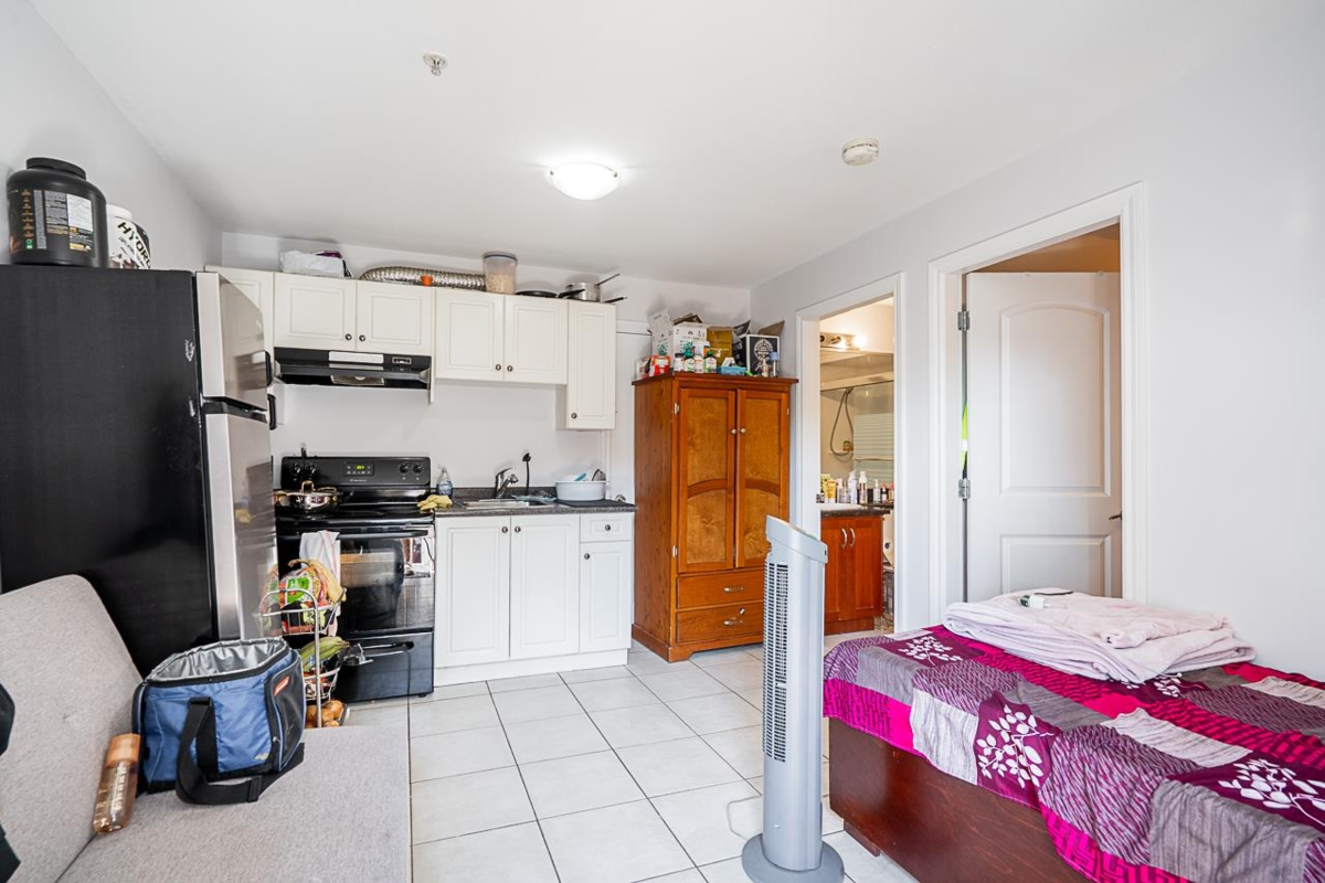 Front Yard Photo of 1306 E 60 Avenue, Vancouver, BC