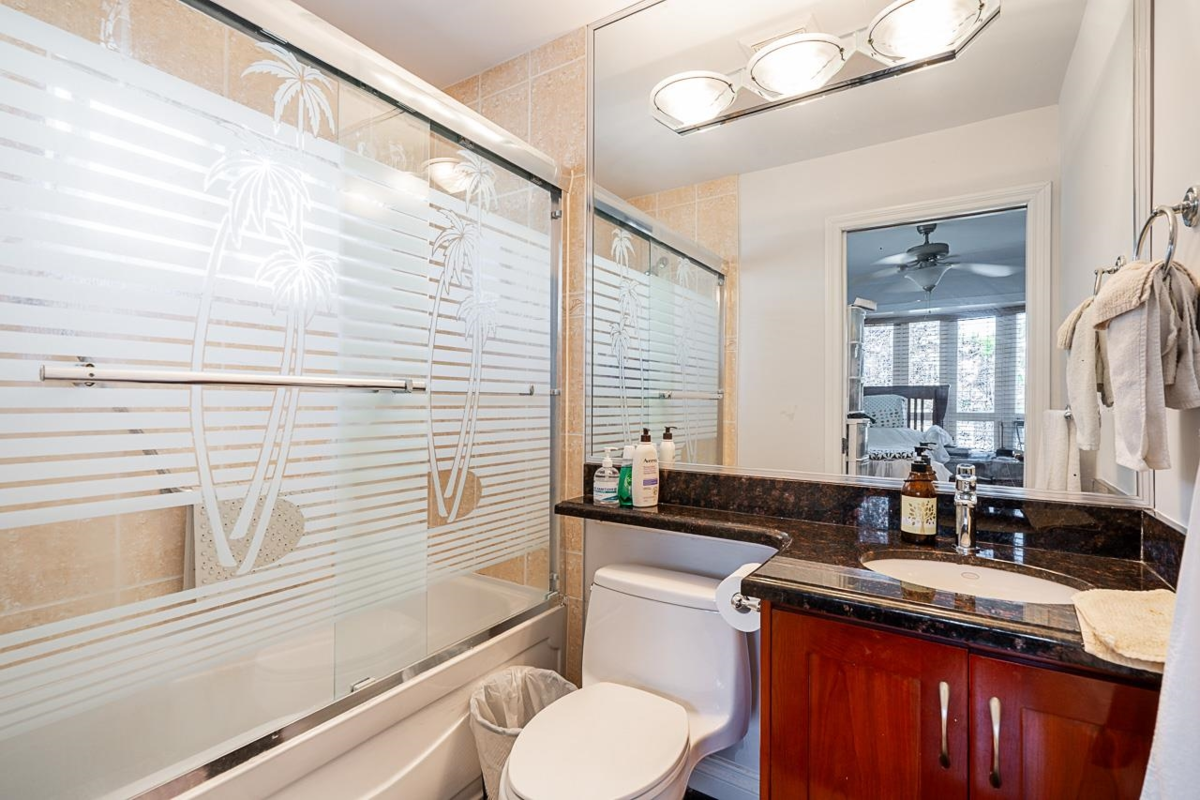 Hallway Photo of 1306 E 60 Avenue, Vancouver, BC