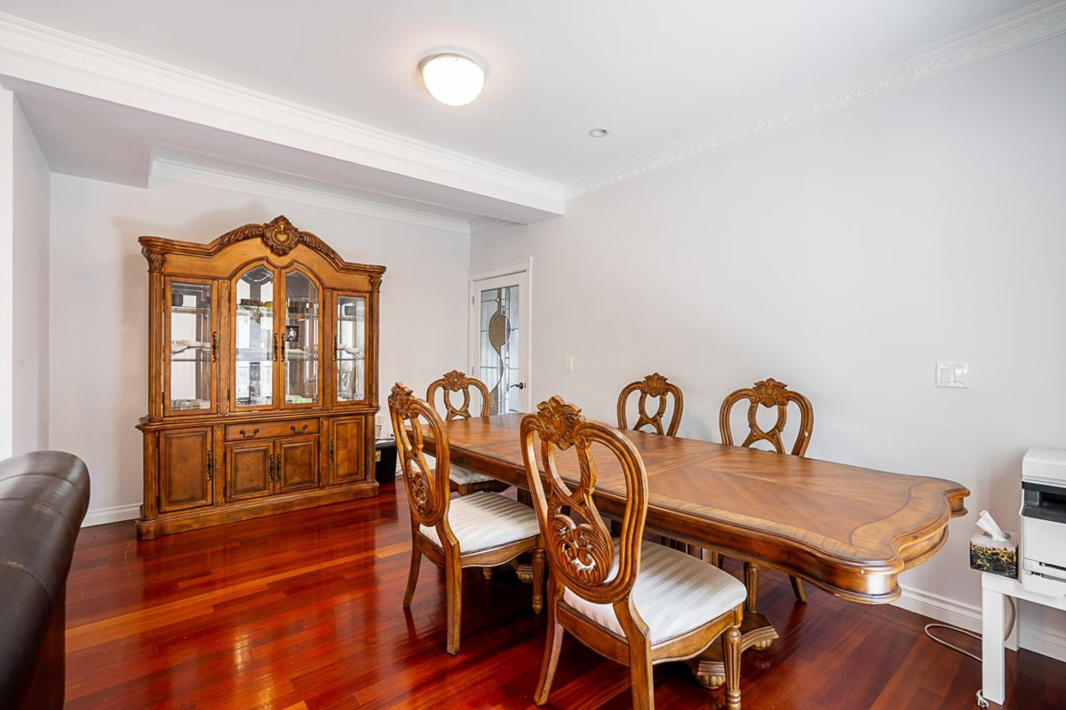 Kitchen Island Photo of 1306 E 60 Avenue, Vancouver, BC