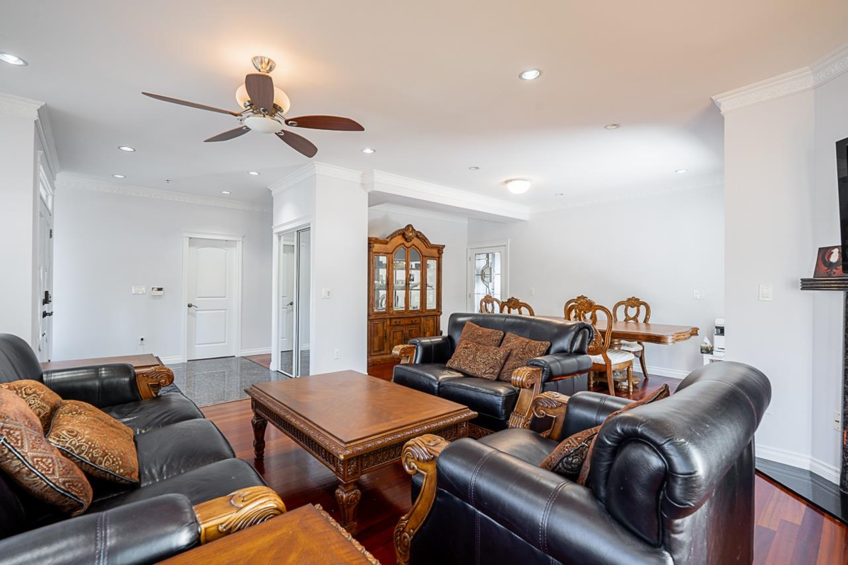 Kitchen Photo of 1306 E 60 Avenue, Vancouver, BC