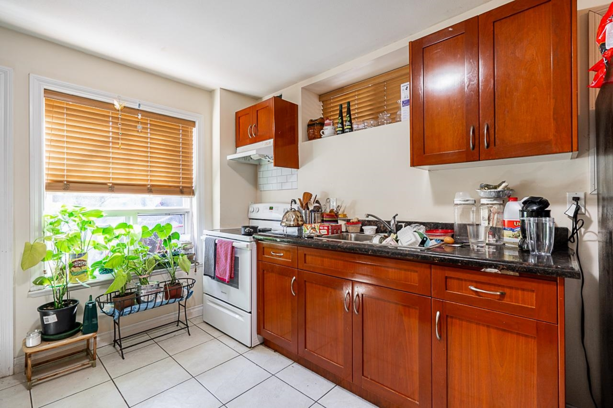 Outdoor Kitchen Photo of 1306 E 60 Avenue, Vancouver, BC