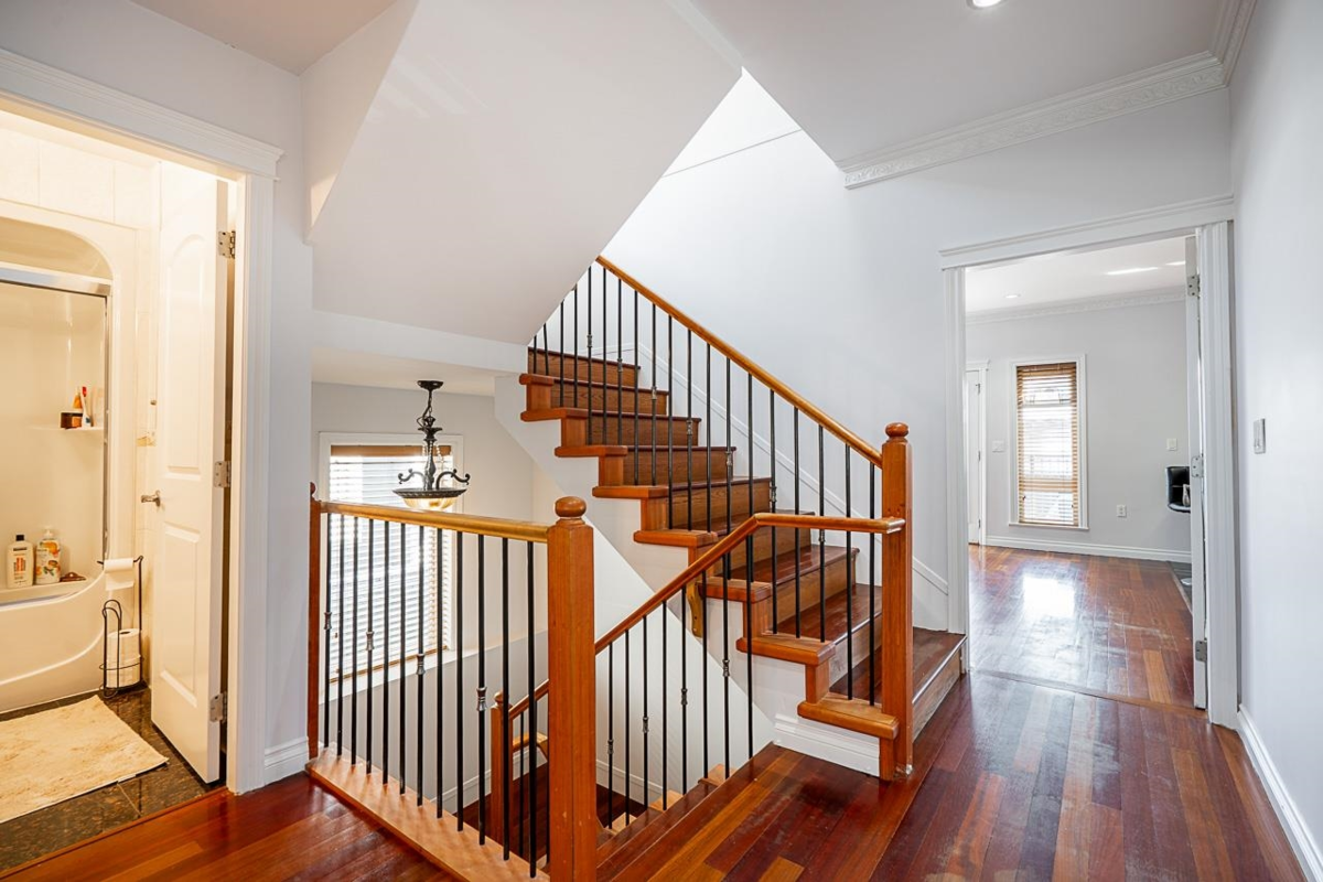 Powder Room Photo of 1306 E 60 Avenue, Vancouver, BC