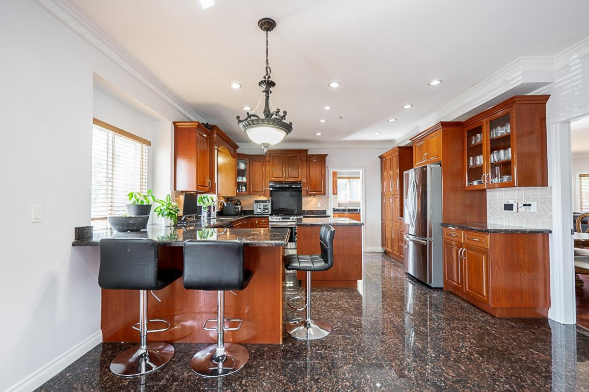 Primary Bathroom Photo of 1306 E 60 Avenue, Vancouver, BC