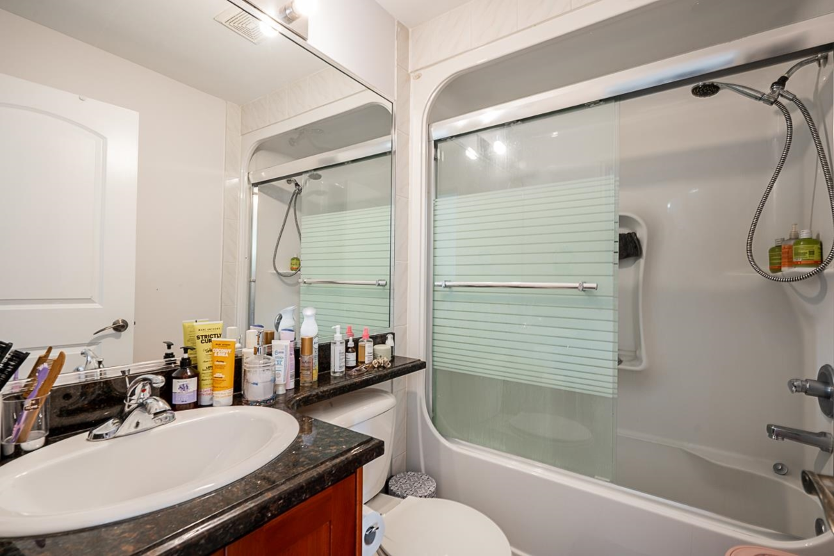 Swimming Pool Photo of 1306 E 60 Avenue, Vancouver, BC