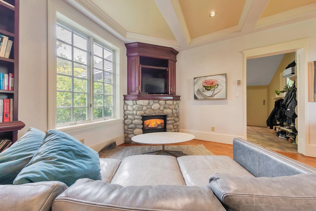 Basement Recreation Room Photo of 1850 Mathers Avenue, West Vancouver, BC