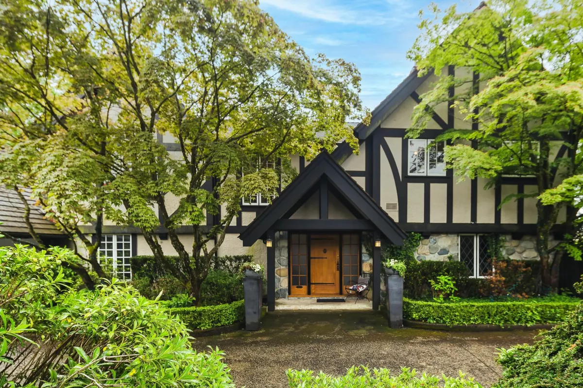 Dining Area Photo of 1850 Mathers Avenue, West Vancouver, BC