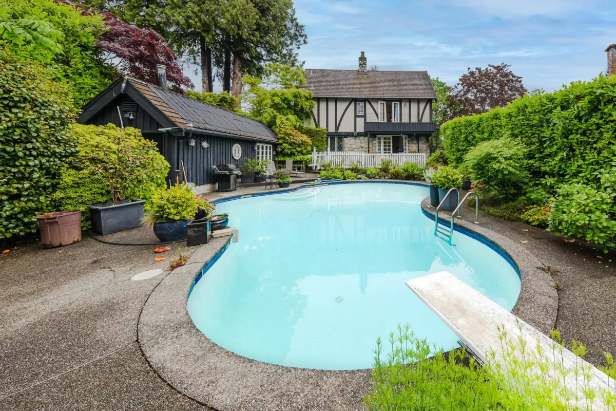 Family Room Photo of 1850 Mathers Avenue, West Vancouver, BC