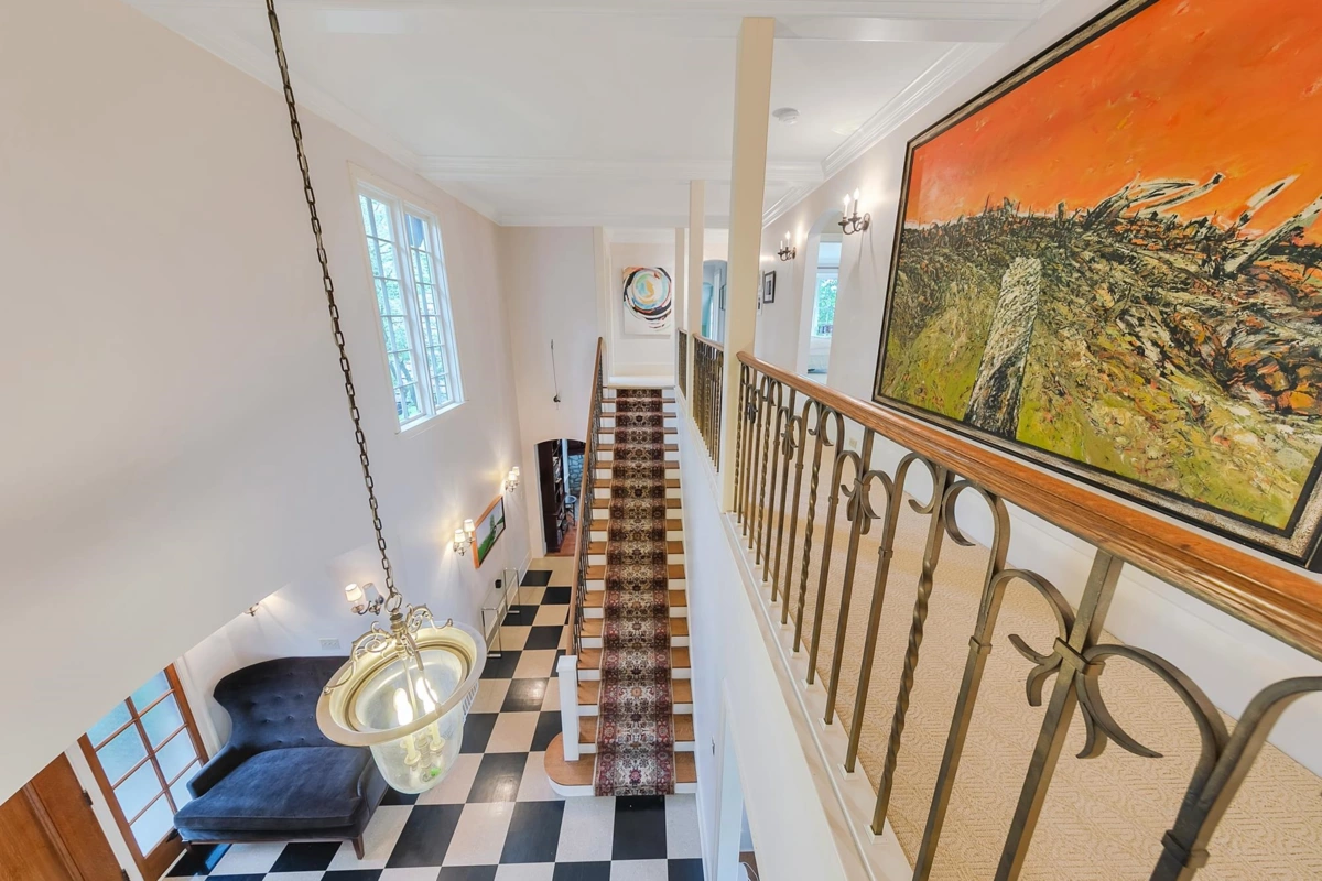 Hallway Photo of 1850 Mathers Avenue, West Vancouver, BC