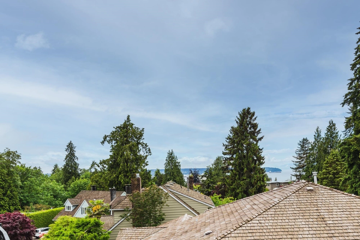 Hot Tub / Spa Photo of 1850 Mathers Avenue, West Vancouver, BC