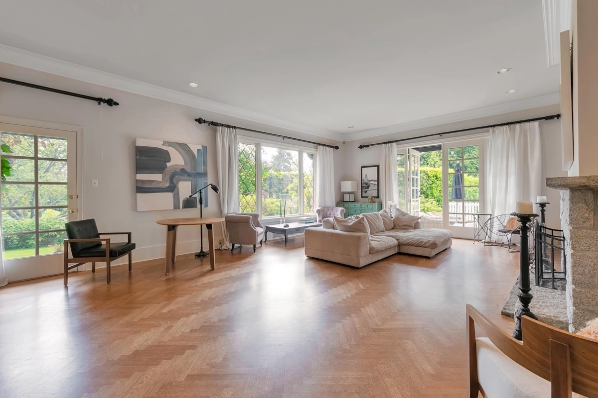 Kitchen Photo of 1850 Mathers Avenue, West Vancouver, BC