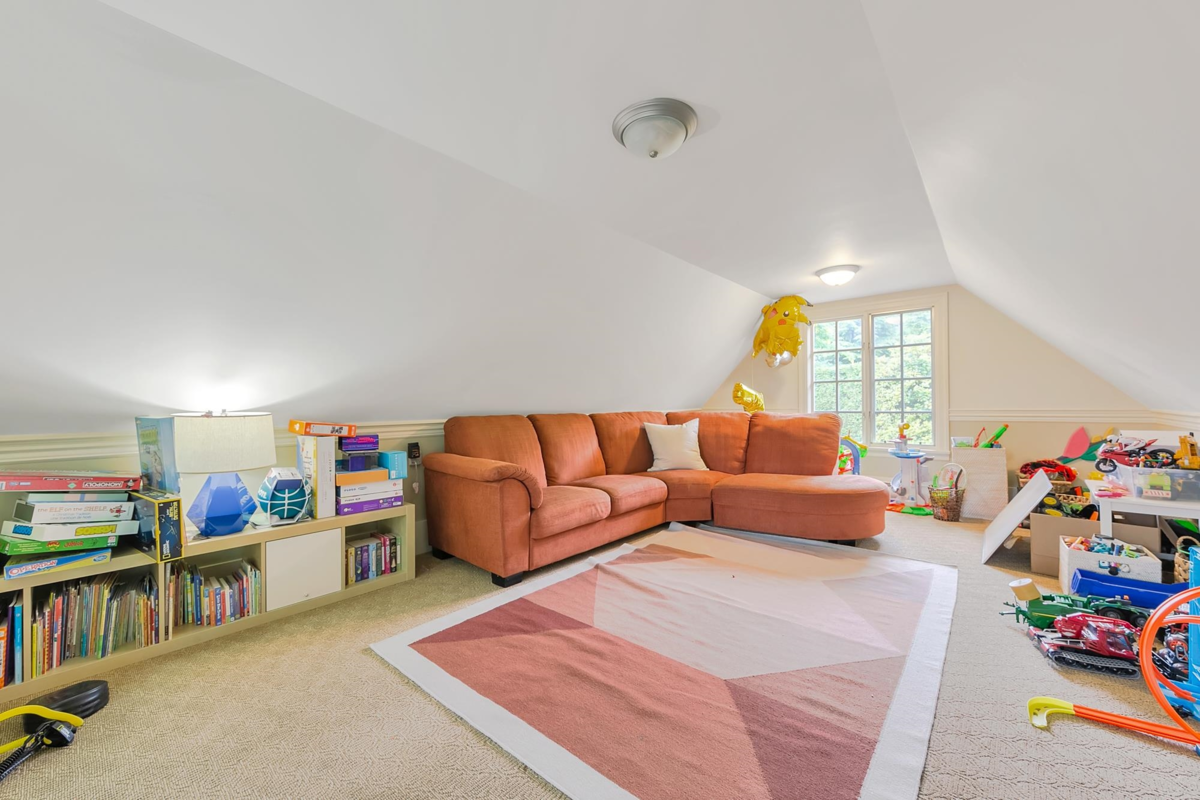 Laundry Room Photo of 1850 Mathers Avenue, West Vancouver, BC