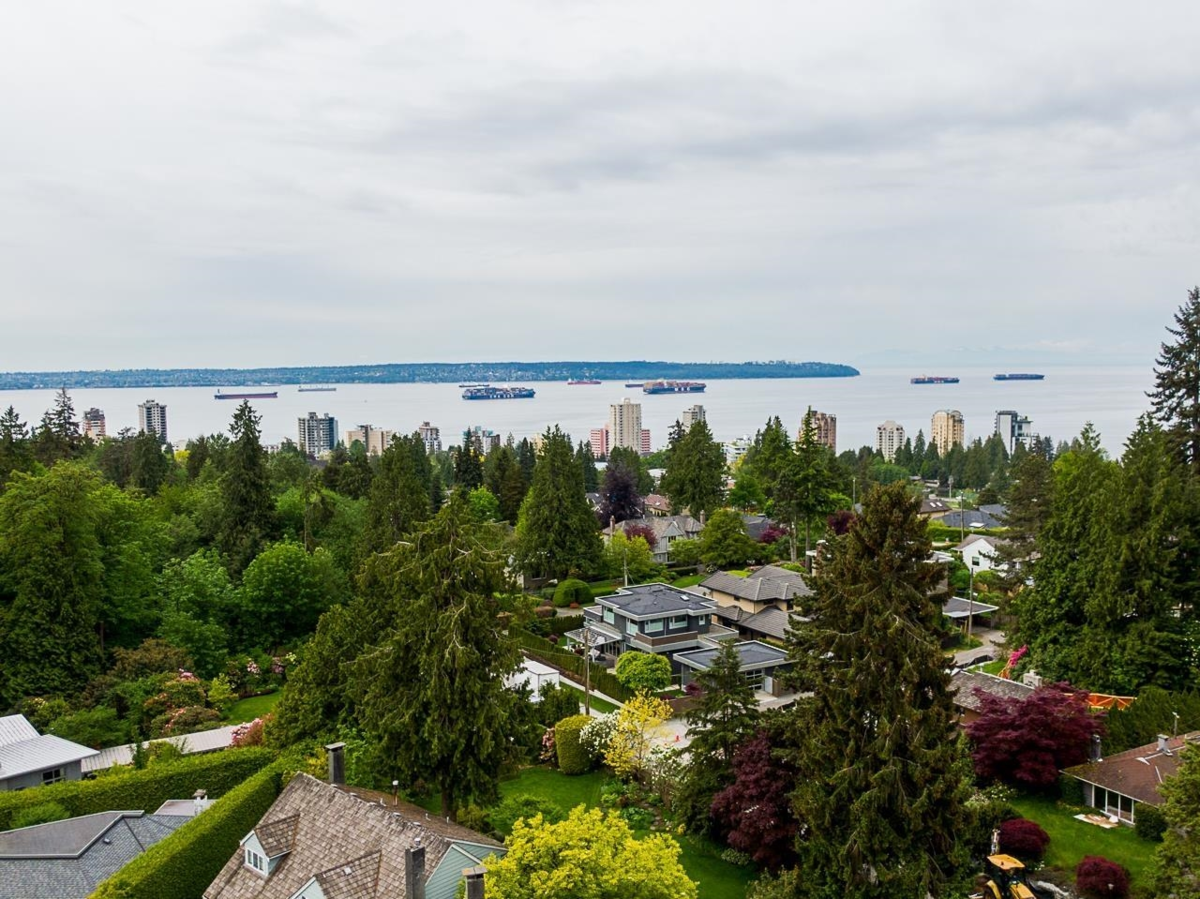 Outdoor Patio Photo of 1850 Mathers Avenue, West Vancouver, BC