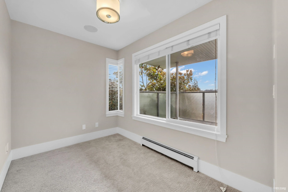 Entry Foyer Photo of 1251 Clyde Avenue, West Vancouver, BC