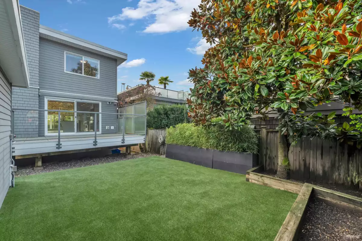 Fitness Center Photo Near 1251 Clyde Avenue, West Vancouver, BC