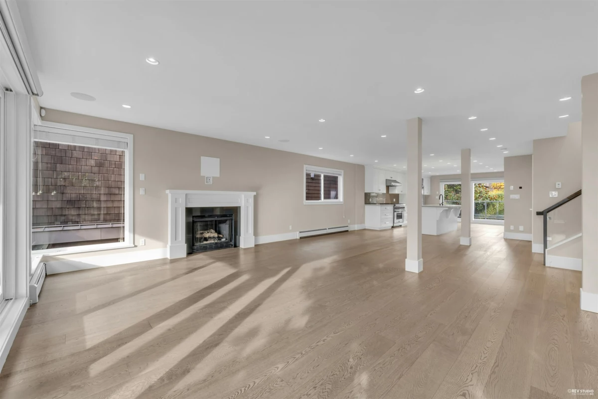Kitchen Island Photo of 1251 Clyde Avenue, West Vancouver, BC