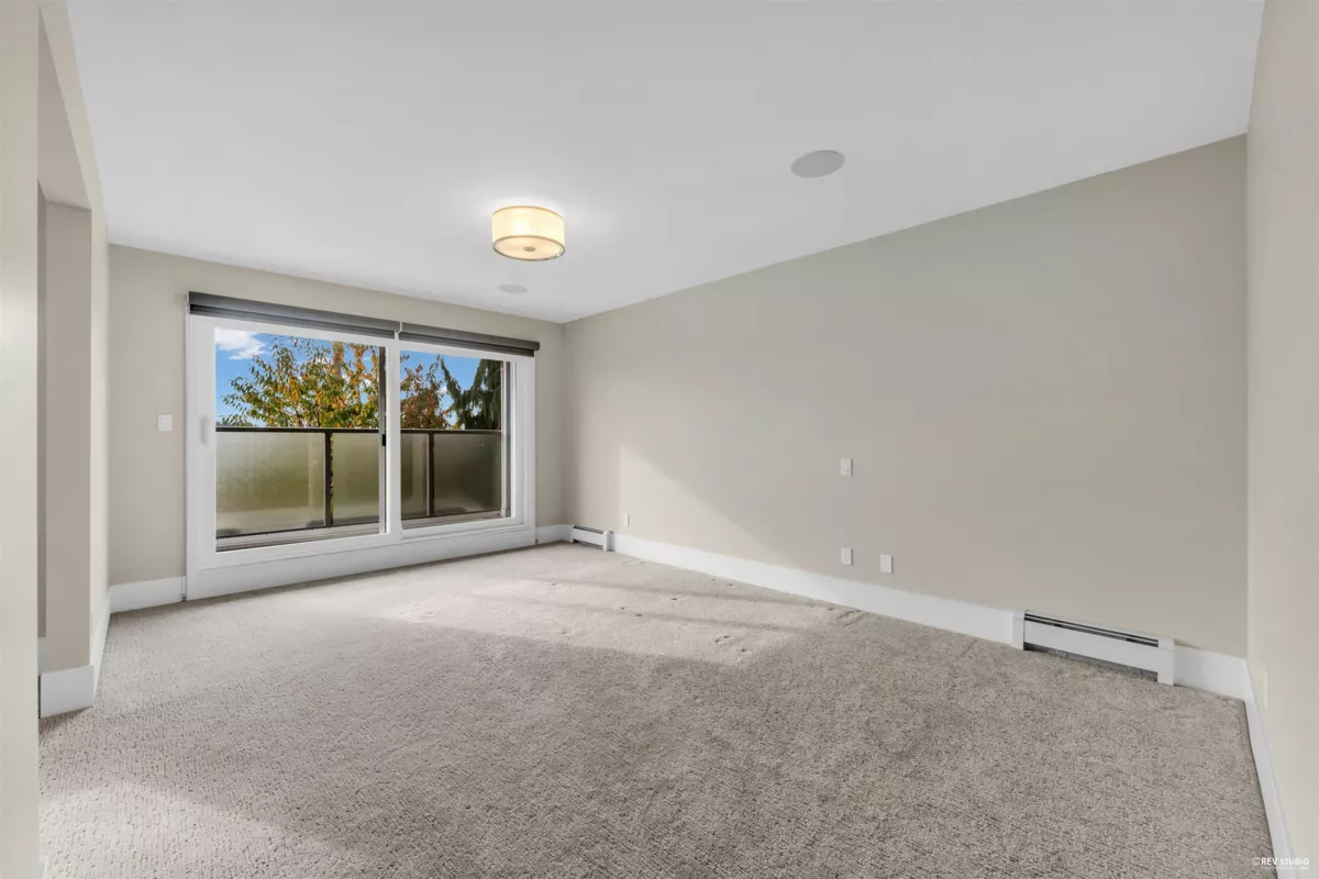 Laundry Room Photo of 1251 Clyde Avenue, West Vancouver, BC