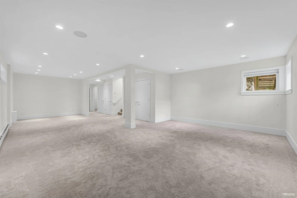 Swimming Pool Photo of 1251 Clyde Avenue, West Vancouver, BC