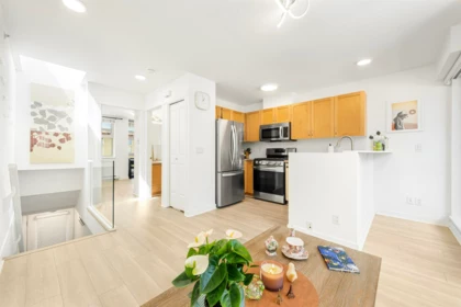 11 618 W 6th Avenue, Vancouver, BC, Vancouver — Townhouse for sale