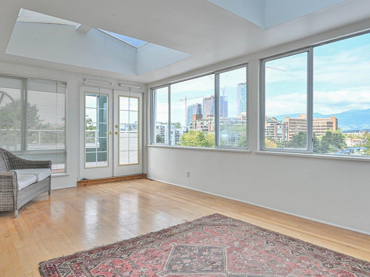 Dining Area Photo of 604 1508 Mariner Walk, Vancouver, BC